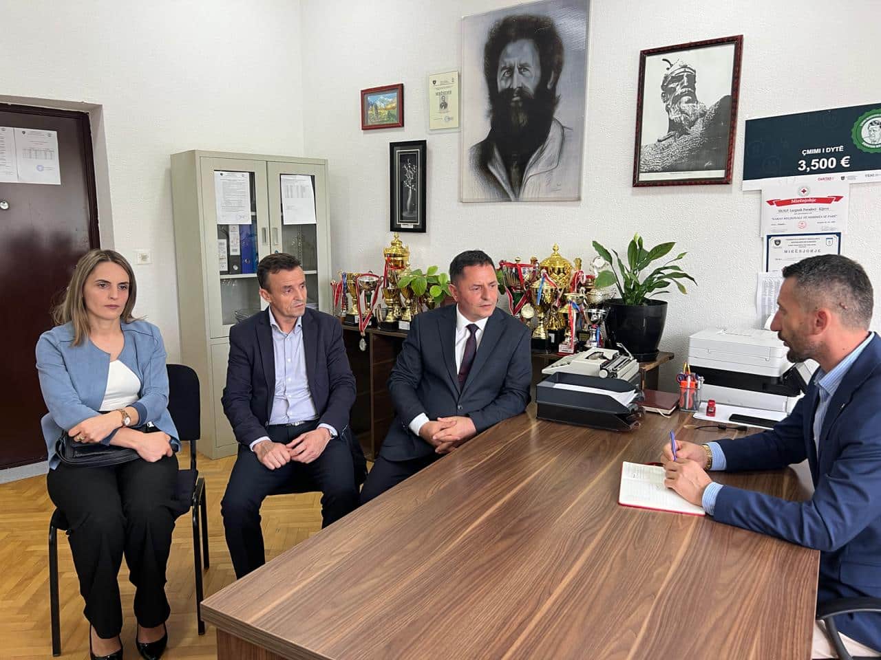 Kryetari Kastrati vizitoi shkollën profesionale “Lasgush Poradeci” në Kijevë